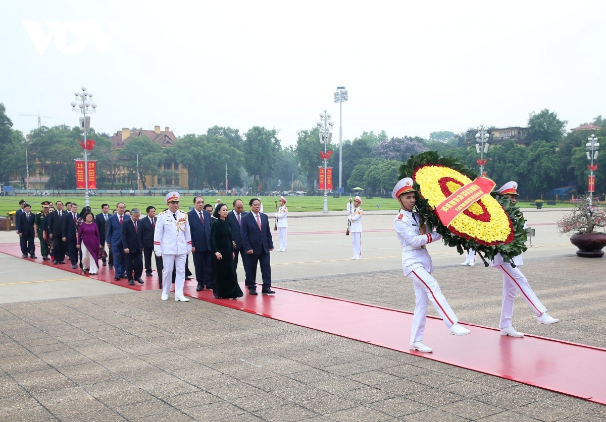 Party, State leaders commemorate President Ho Chi Minh
